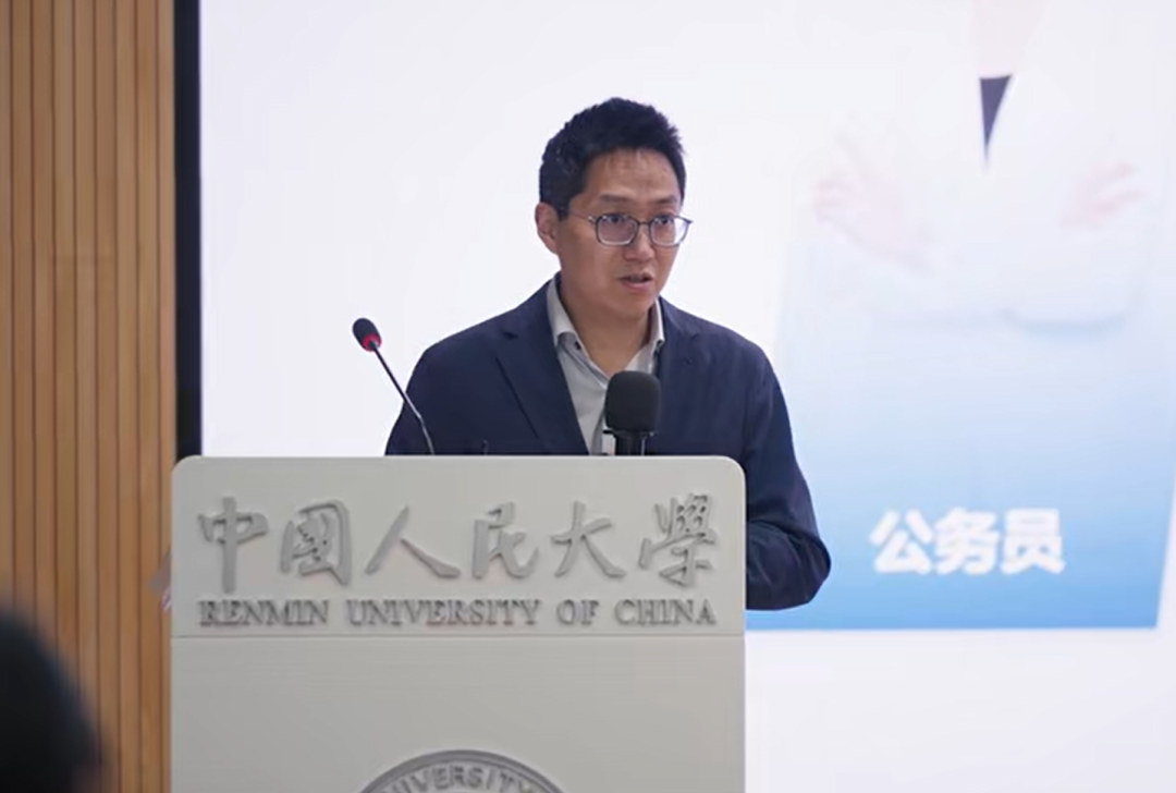 罗马诺:曼联2月就和安德雷桑托斯经纪人沟通,维韦尔了解他