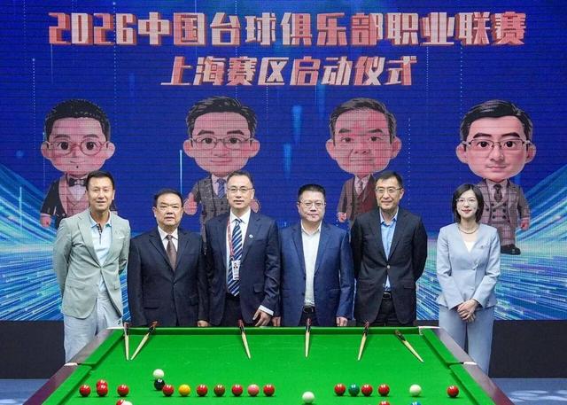 哈兰德社媒晒与全场最佳奖杯合照:有些时刻无法用言语形容